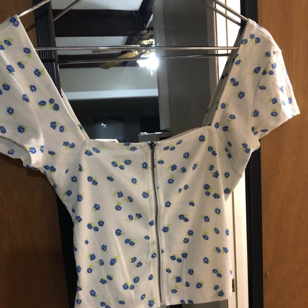 Cropped Top w/ Front Zipper